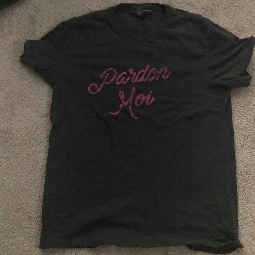 Vici Graphic tee, size small